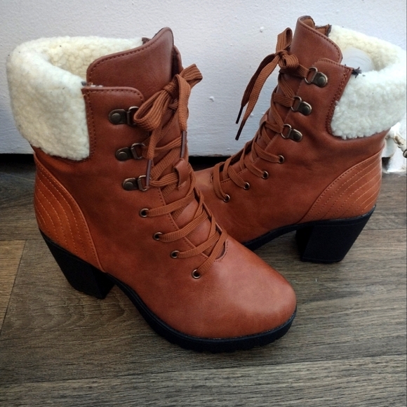 NWOT Yoki tan lace up boots Size 8 - Picture 1 of 8